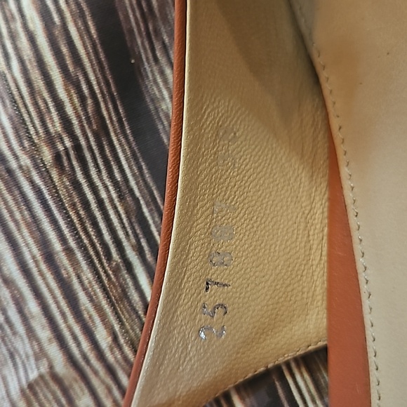 Gucci Women's Salmon Peep Toe Kitten Heels - Picture 6 of 8